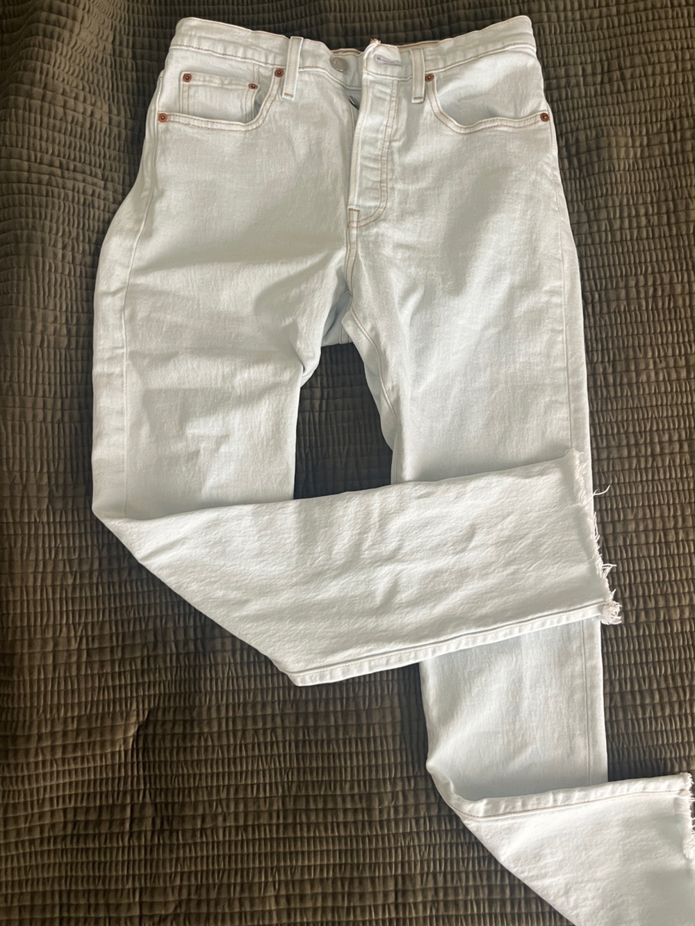Levi's Women's Skinny Jeans in Lightwash with Raw Hem
